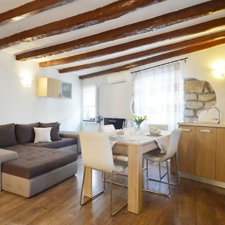 Apartment Eleni Ровинь Экстерьер фото