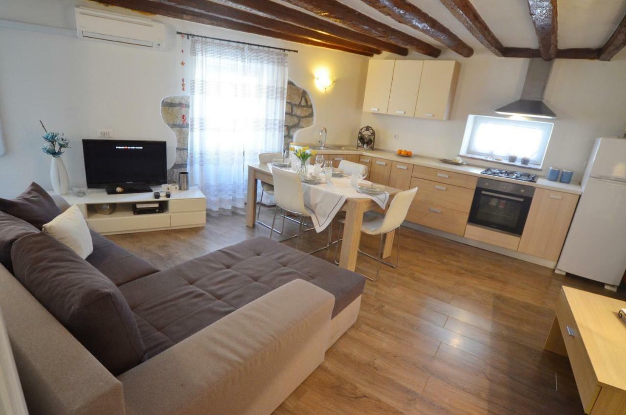 Apartment Eleni Ровинь Экстерьер фото
