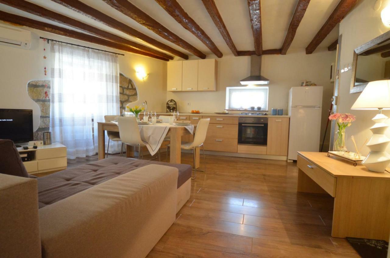 Apartment Eleni Ровинь Экстерьер фото