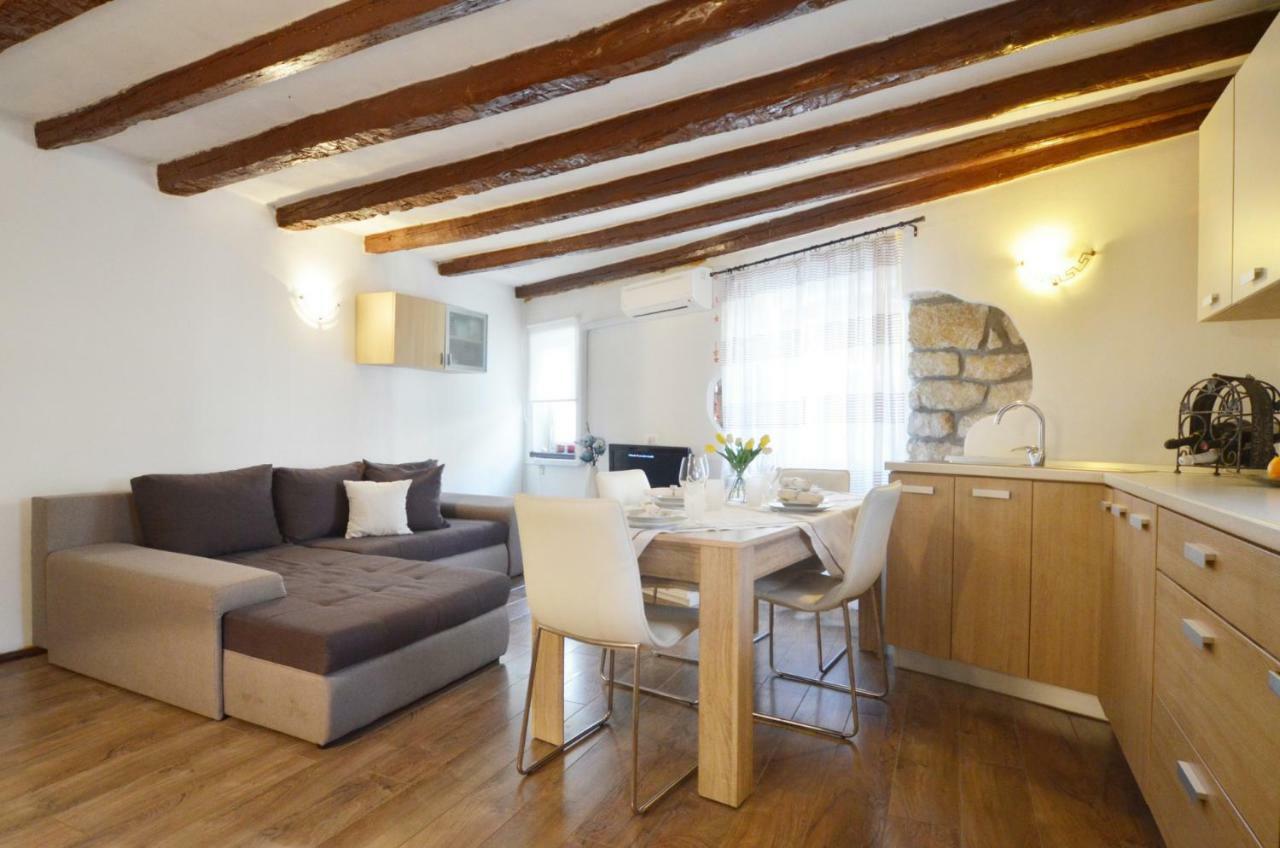 Apartment Eleni Ровинь Экстерьер фото